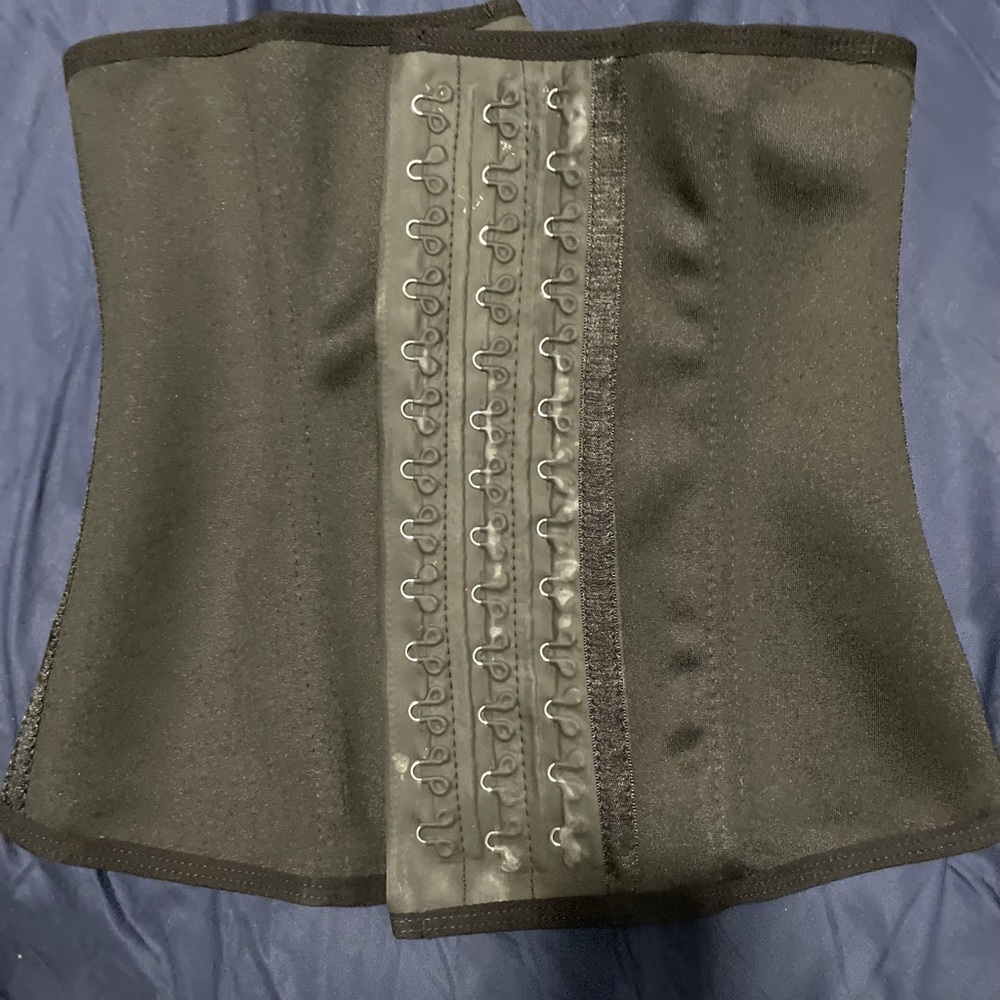 Waist trainer. Brand new size L